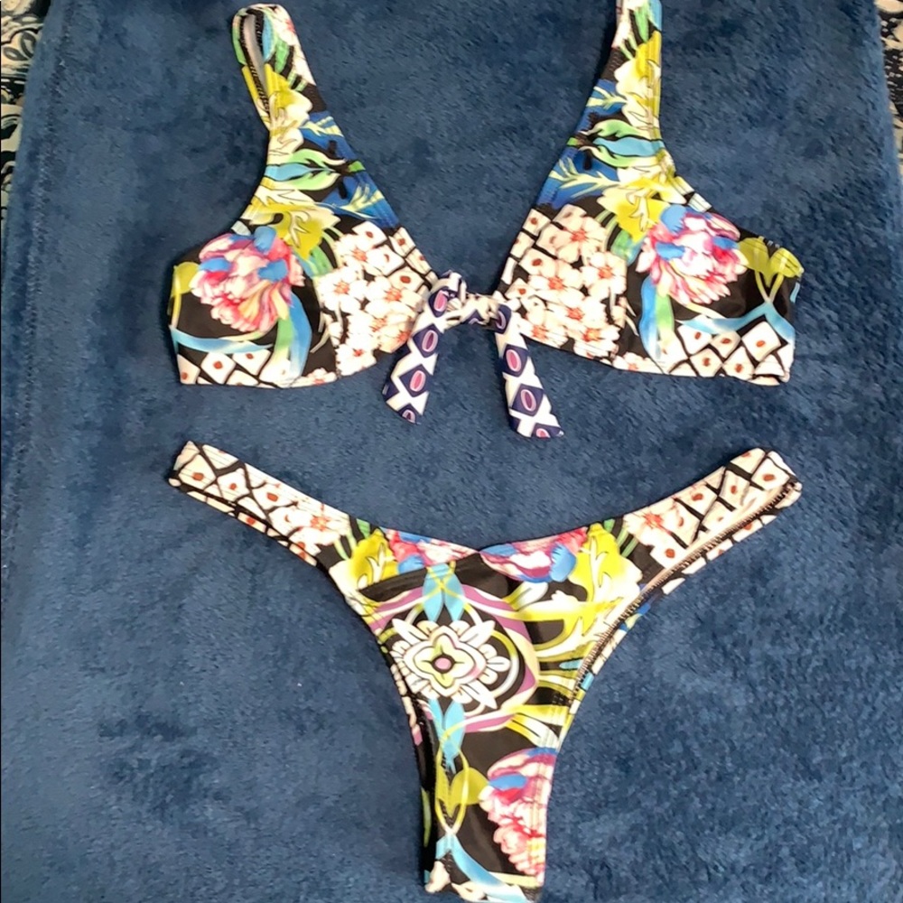 Floral Zaful bikini size L never worn